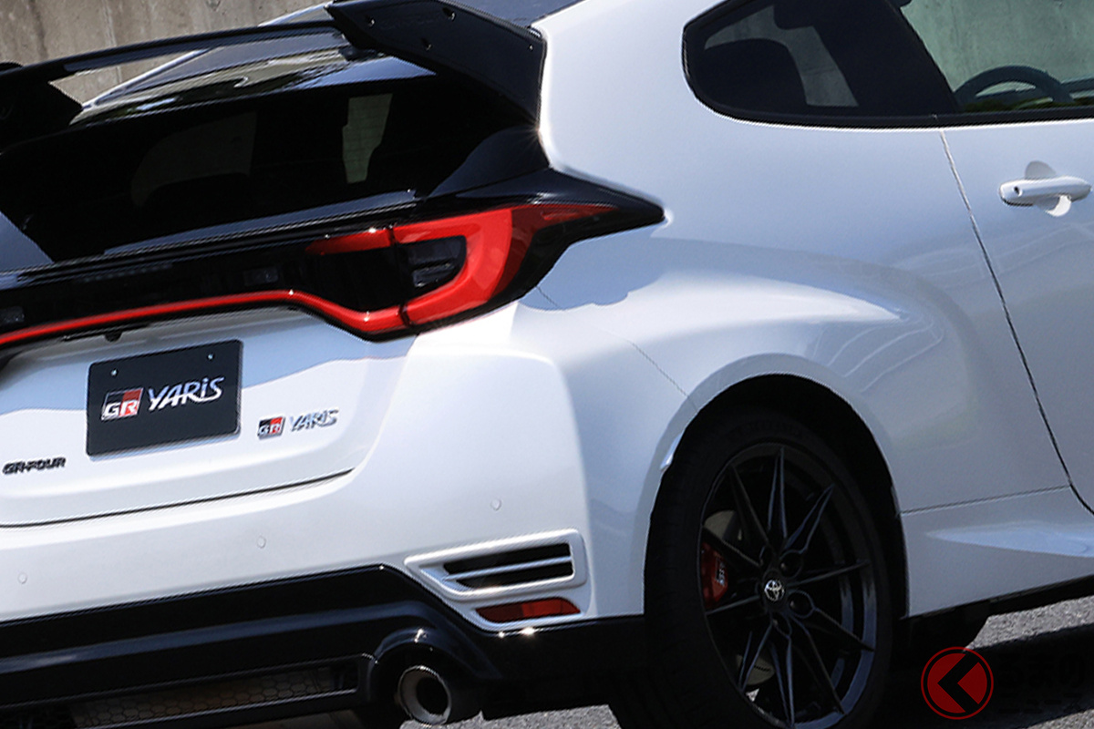 大きなリアウイングがカッコイイ！