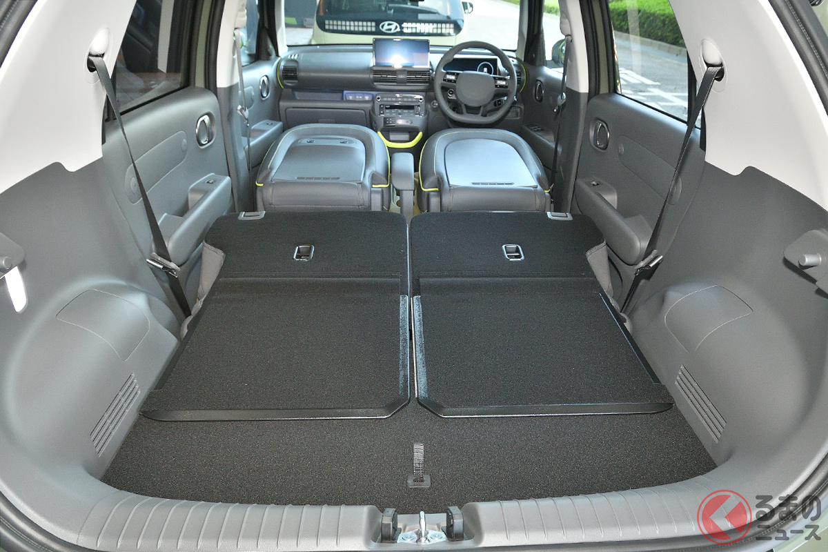 インスターと同様に運転席まで倒すことができ、フラットな車内空間をつくることもできる