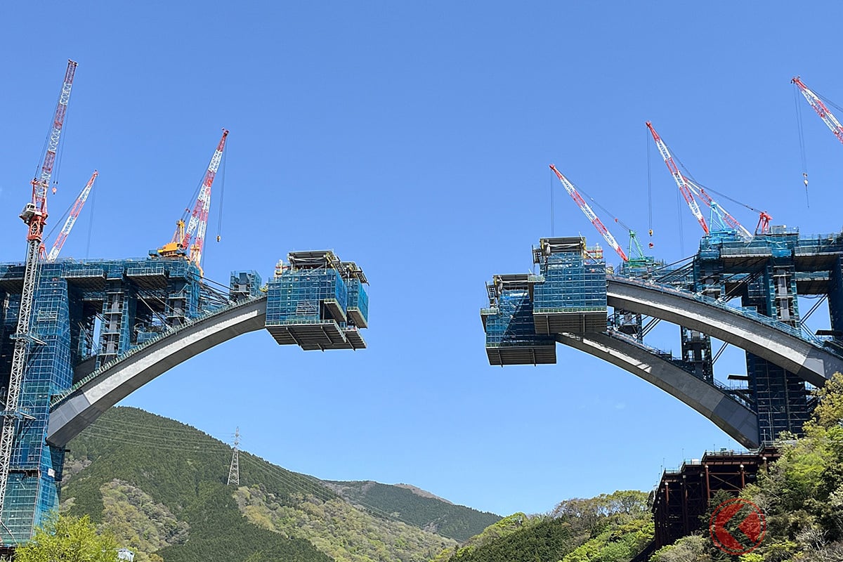 新東名に建設中の橋を「山北天空大橋」と命名(画像:NEXCO中日本)完成図はギャラリーで。