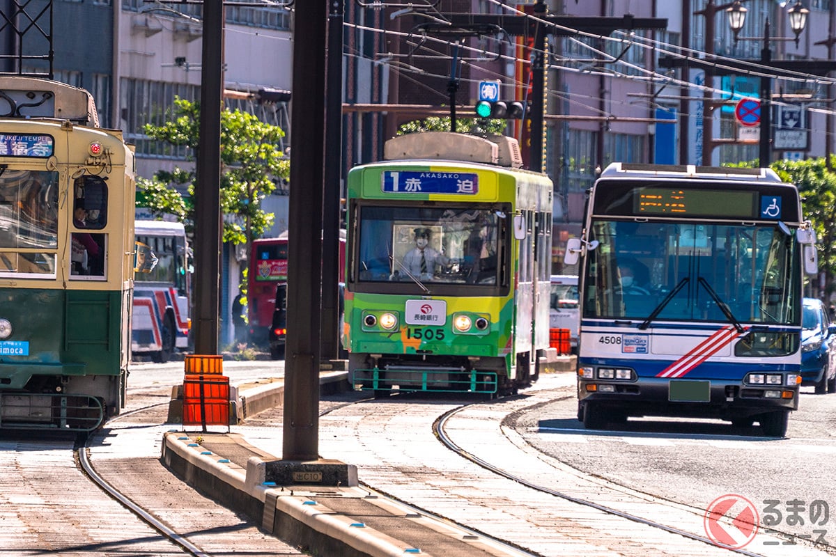 路面電車が接近! 何に気をつけるべき?(画像はイメージ、まちゃー / PIXTA)