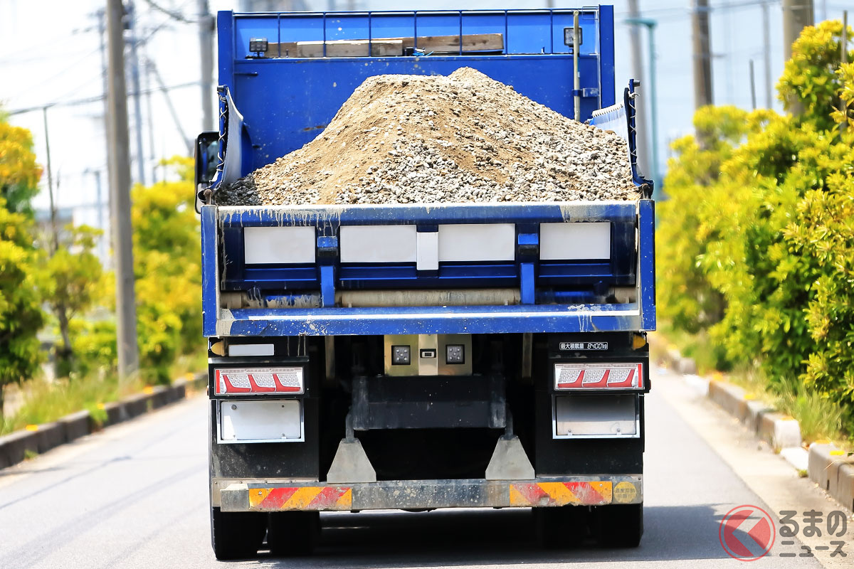 トラックのイメージ(画像:PIXTA/検挙された過積載車両とは無関係です)