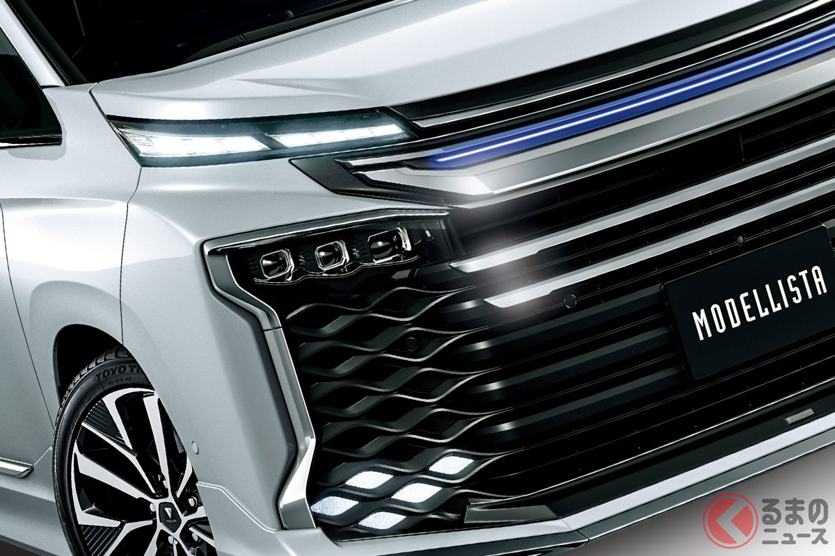 「ヴォクシー」の光るカスタムパーツがカッコいい