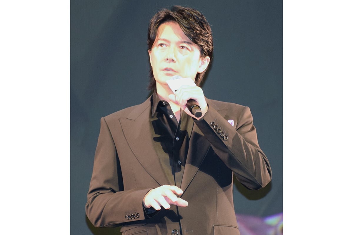 若き福山雅治さんが載っていた「愛車」とは!?［画像は長崎スタジアムシティの開業ＰＲイベントにサプライズ登場した福山雅治さん（2023年11月）／Photo：時事］