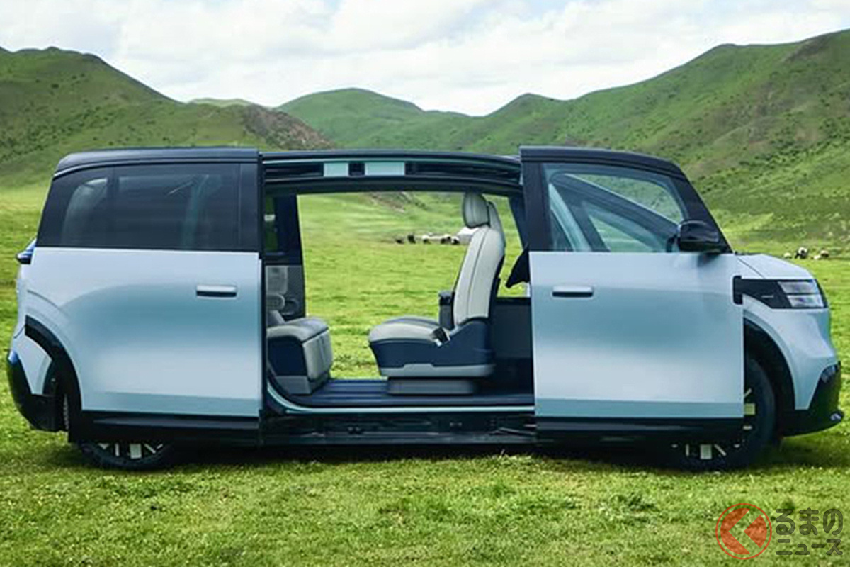 量産車初となる「ダブルスライドドア」を採用！ 