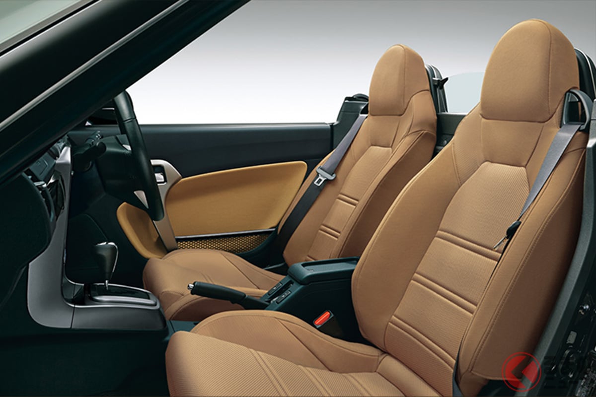 ベージュの内装がオープンボディに映える!