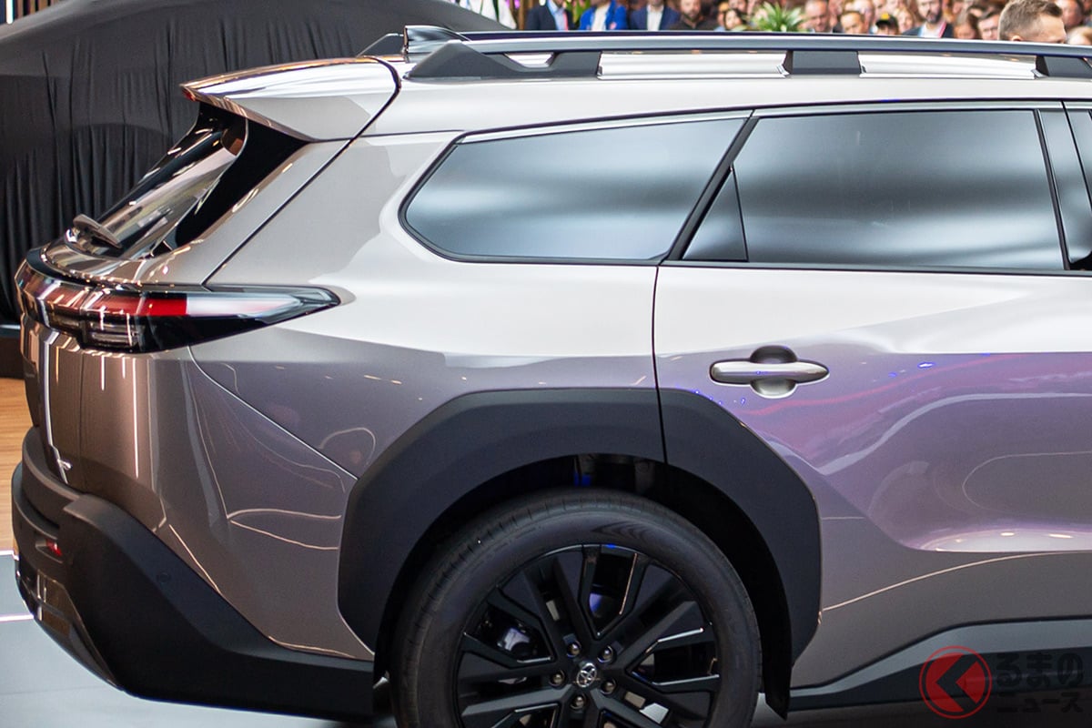 ポーランドの「ニューモビリティ会議」で初公開されたトヨタ新型「bZ4Xツーリング」