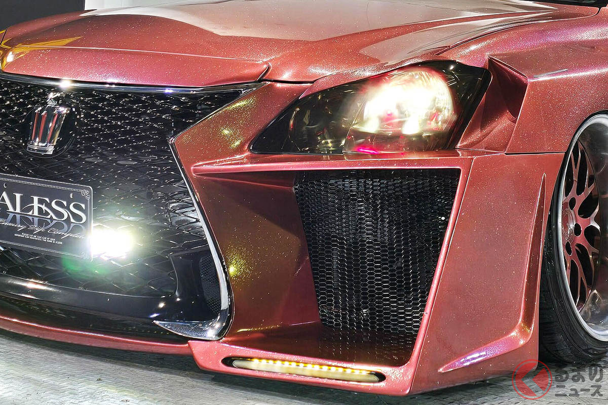 中古車市場に個性的なトヨタ「クラウン」が登場！（画像提供：ALESS）