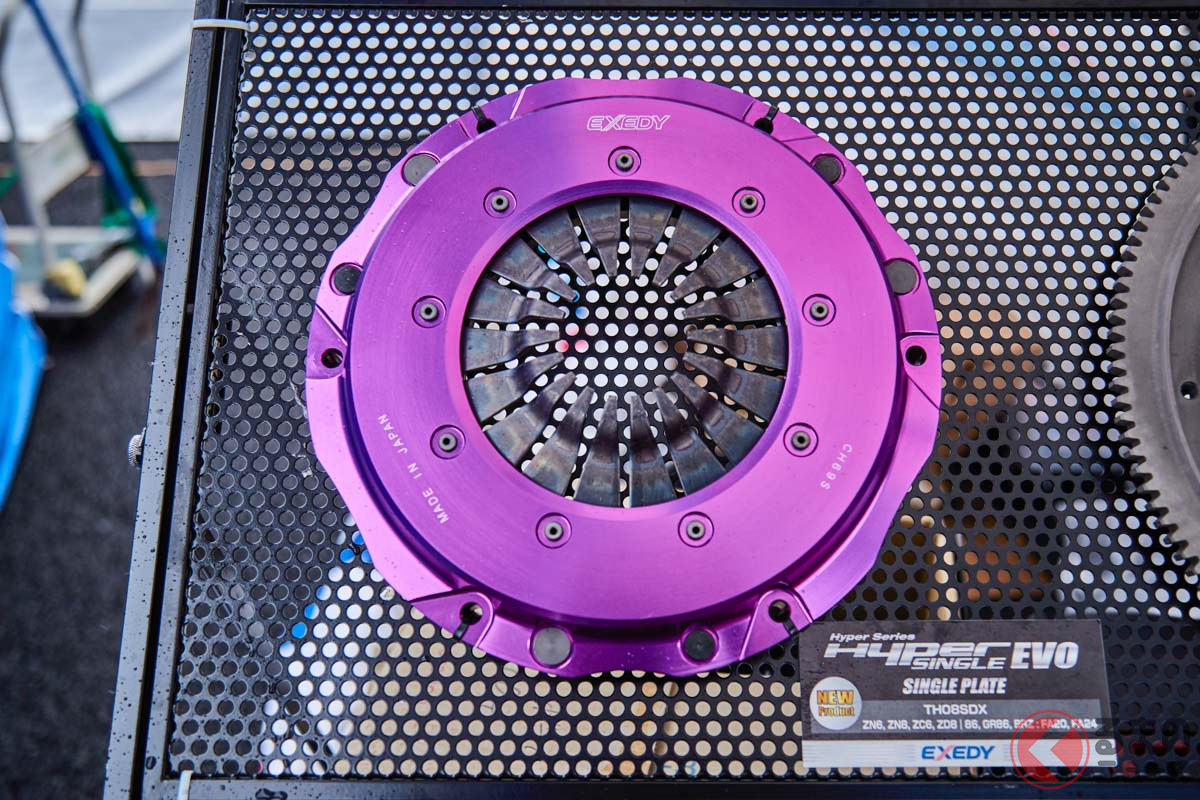 EXEDYの「ハイパーシングルエボ」は、ストリートでの扱いやすさと、チューニングエンジンに対応できる高い伝達性能を両立したシングルクラッチ