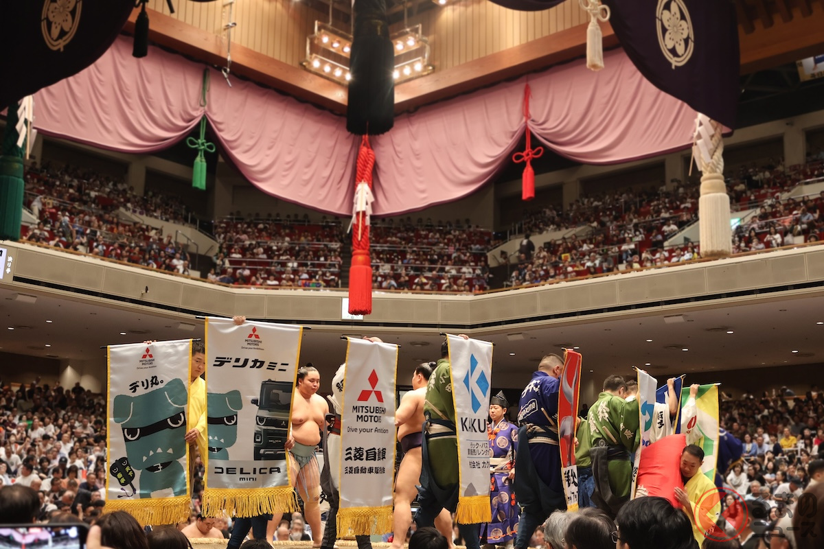 大相撲9月場所に三菱「デリ丸。」「デリカミニ」の懸賞旗が登場！（写真提供 三菱自動車）