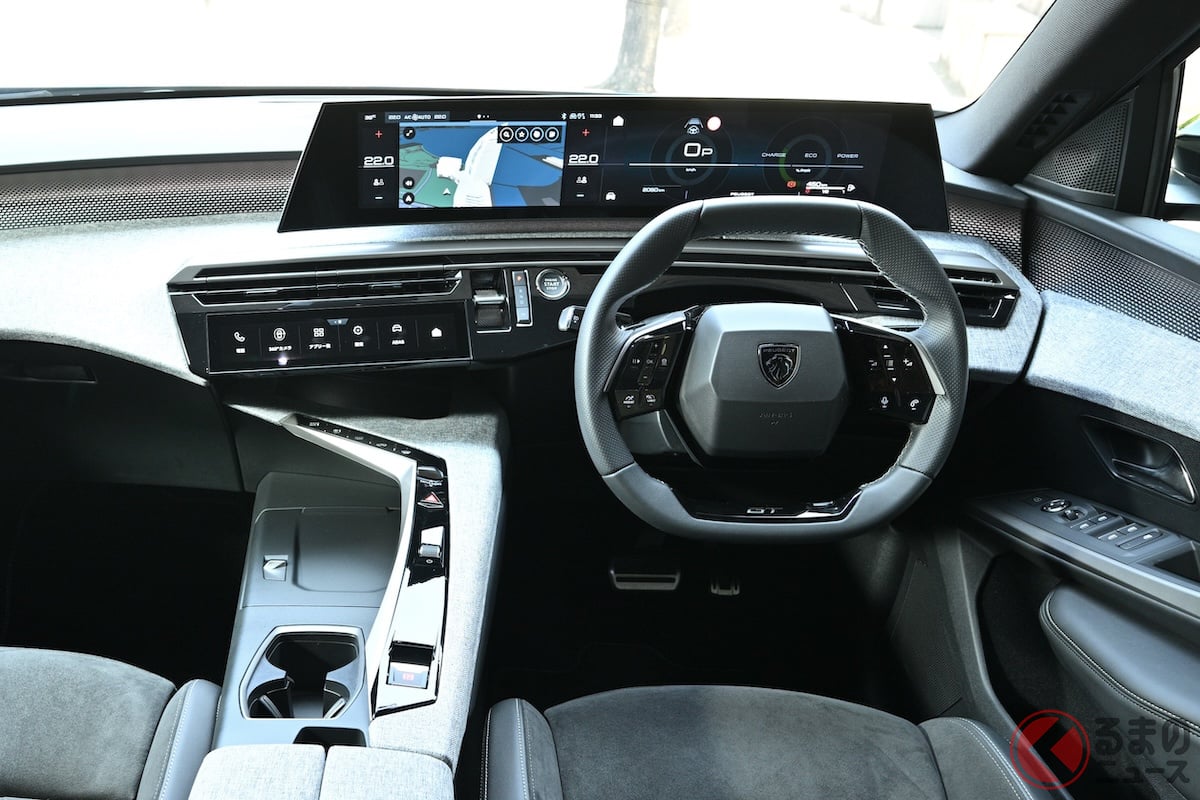 タッチパネルと物理ボタンのバランスが難しいインパネまわり