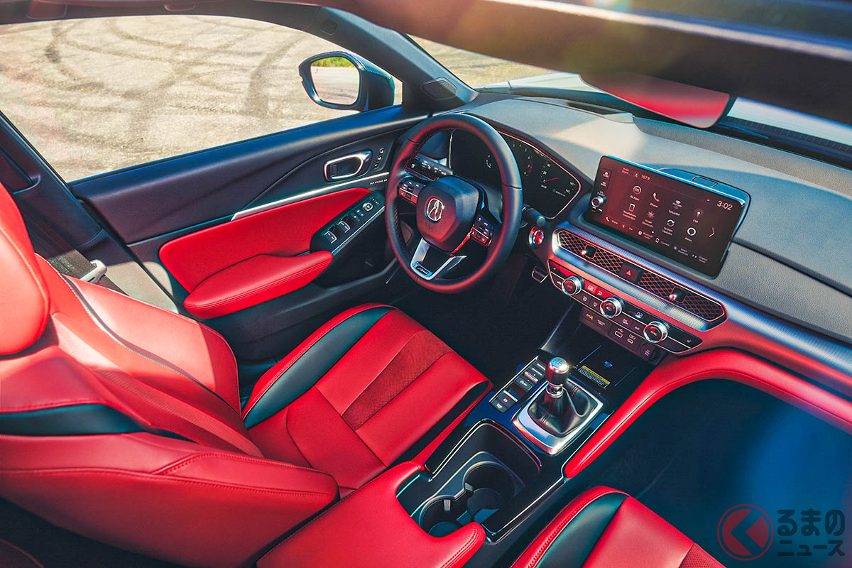 赤内装がカッコイイ!