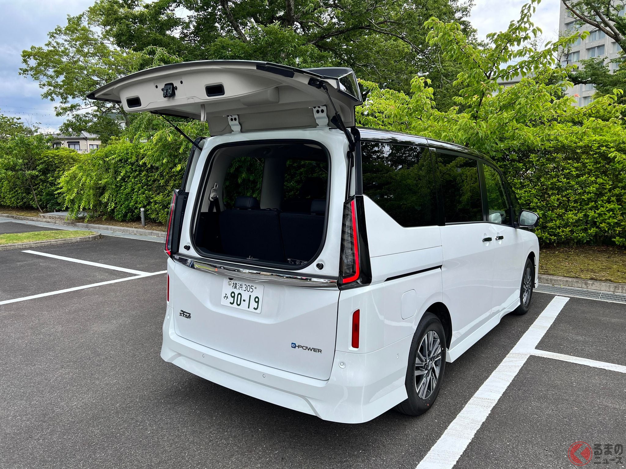 「デュアルバックドア」はセレナならではのアイテム!