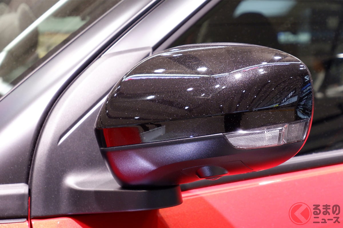 駐車する時にドアミラーはたたむべき?(画像はイメージ、tooci/PIXTA)