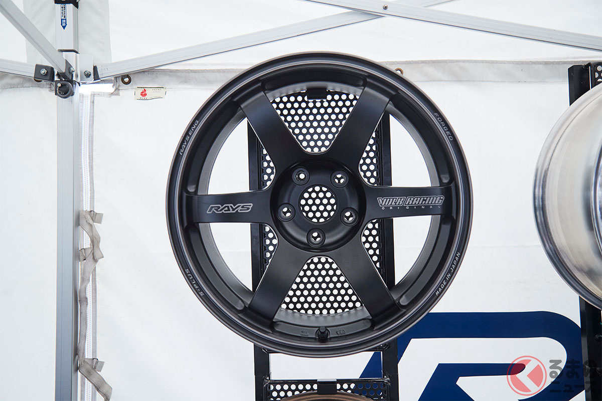 「TE37 SAGA S-plus Black Shadow LTD.」はつや消しのマットブラックな仕上がり