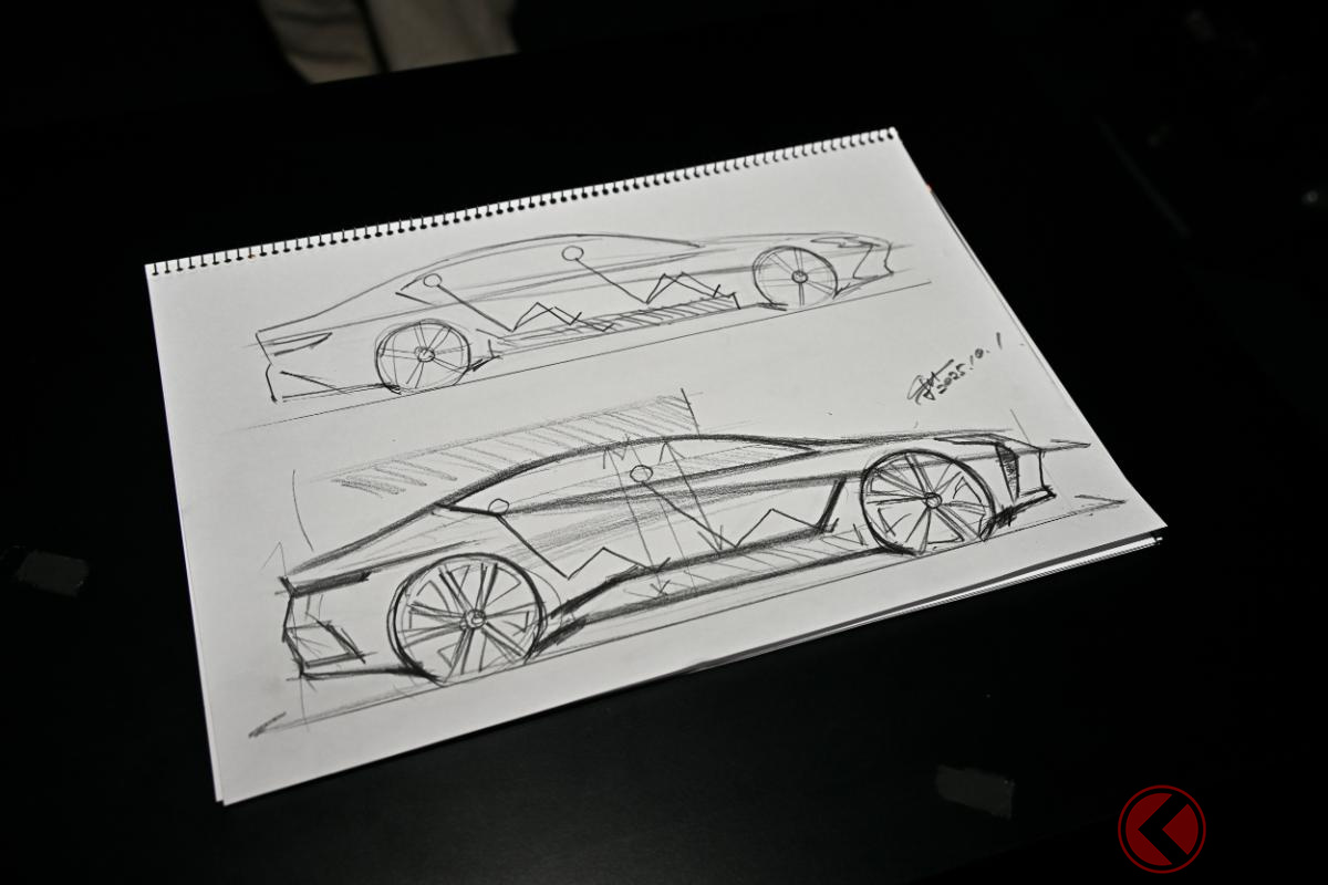 プロジェクトチーフデザイナーの熊井弥彦氏のによるレクサス新型「ES」のデザインスケッチ