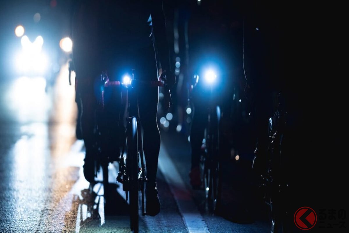 街中でも見かけることの多い無灯火の自転車。道路交通法に当たるため5万円以下の罰金に処される可能性があります