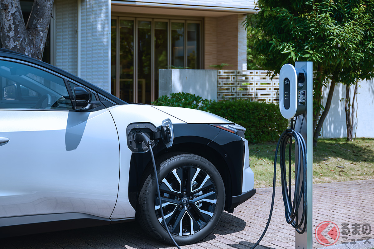デザインも魅力的なトヨタ純正の普通充電器（販売店オプション）
