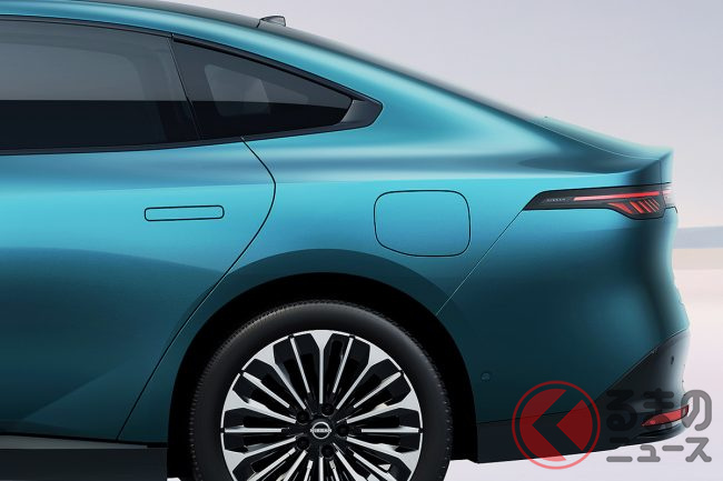 約250万円！ 日産が新型「セダン」初公開へ！ 「フーガ」級の全長4.9m