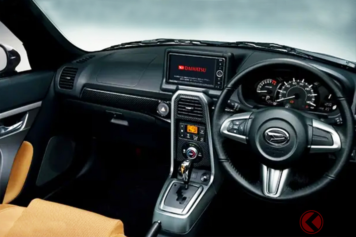 ベージュの内装がオープンボディに映える！