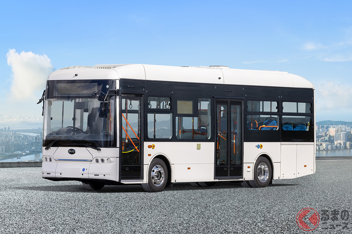 日本の道路環境に合わせて専用開発された中型EVバス「J7」