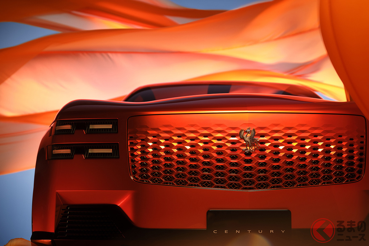 鮮やかなオレンジ色のクーペスタイル「センチュリー」の姿が！