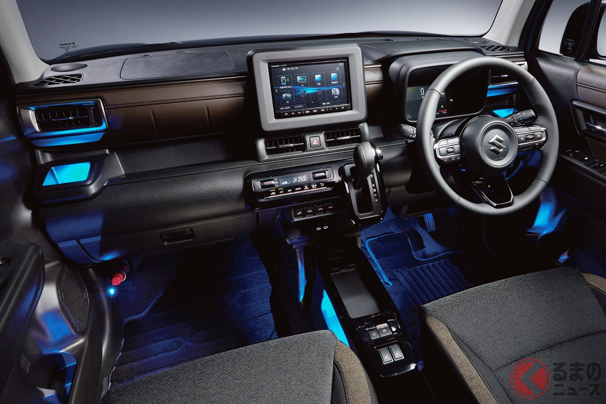 ブルーのライトがスタイリッシュな「新型クロスビー」のイルミネーション