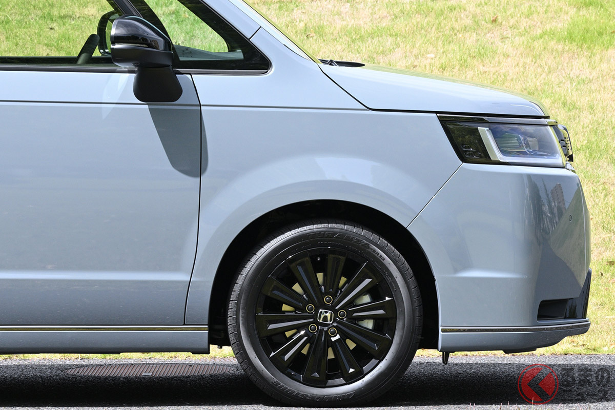 ブラック仕立ての精悍デザイン！