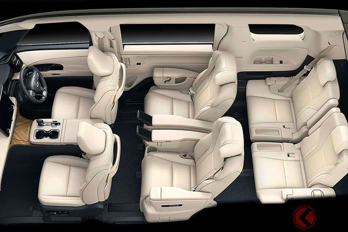 豪華な内装はブラックのほかにもソリスホワイトが選択可能!最安モデルの仕様とは?