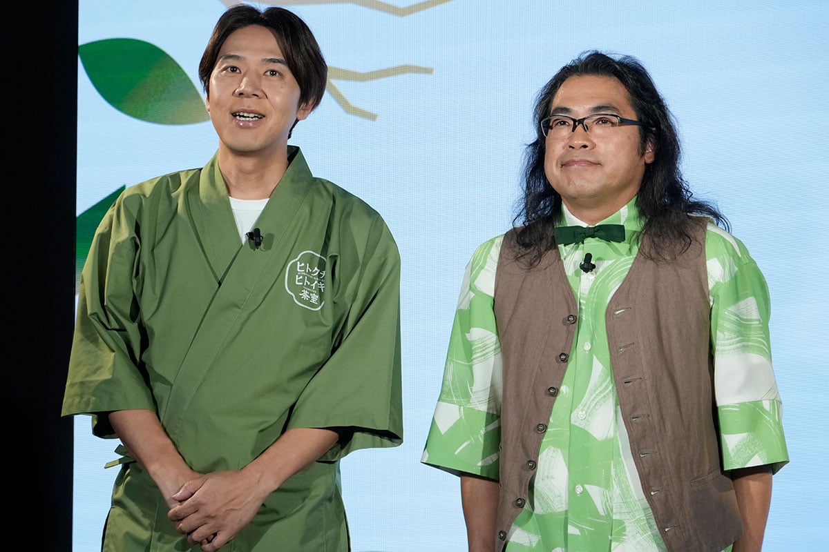 「ロッチ・コカド」さんの愛車とは!?［お笑いコンビ「ロッチ」のコカドケンタロウさん（左）と中岡創一さん（右）／Photo：時事通信フォト］