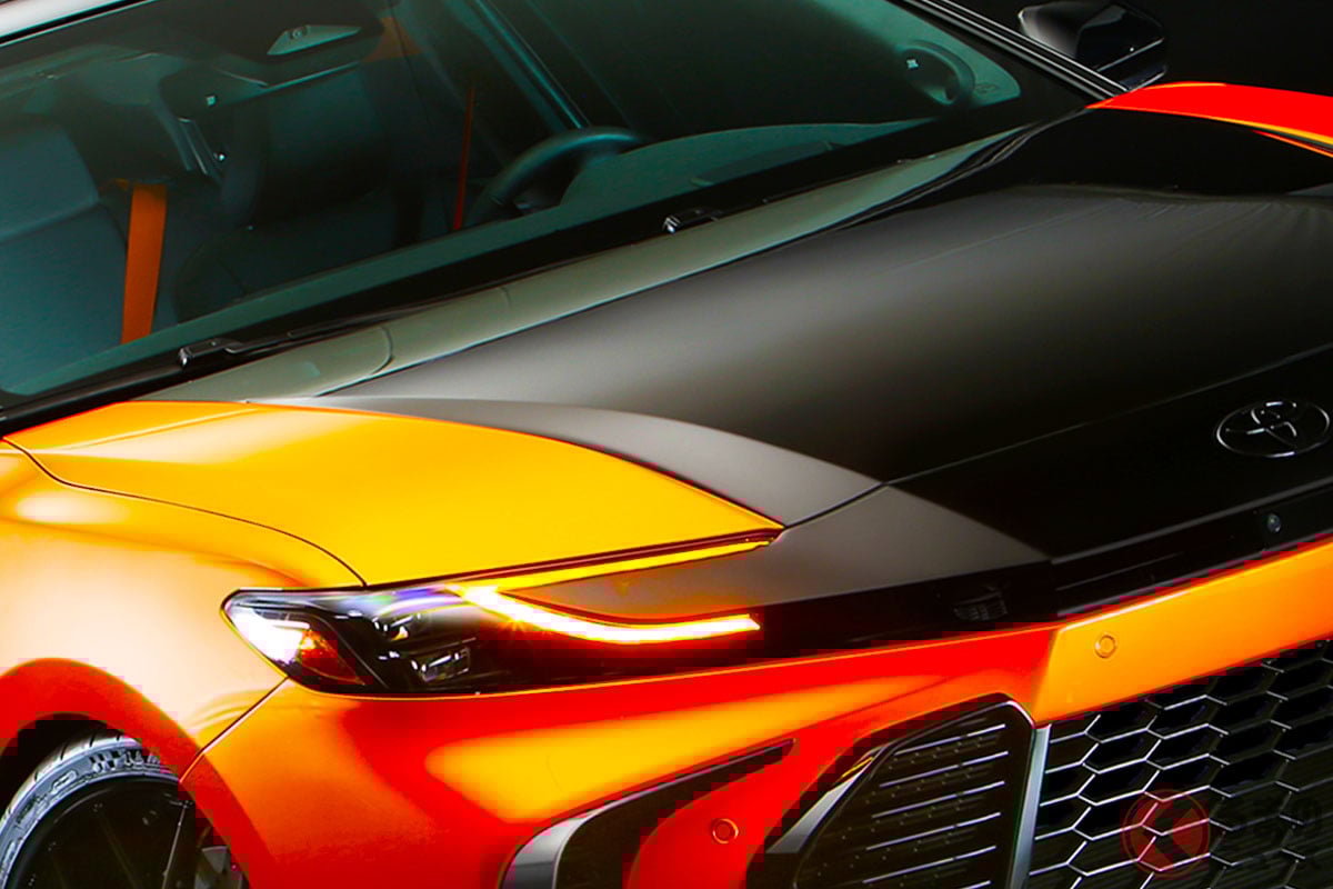 トヨタが最新「スポーツセダン」世界初公開!