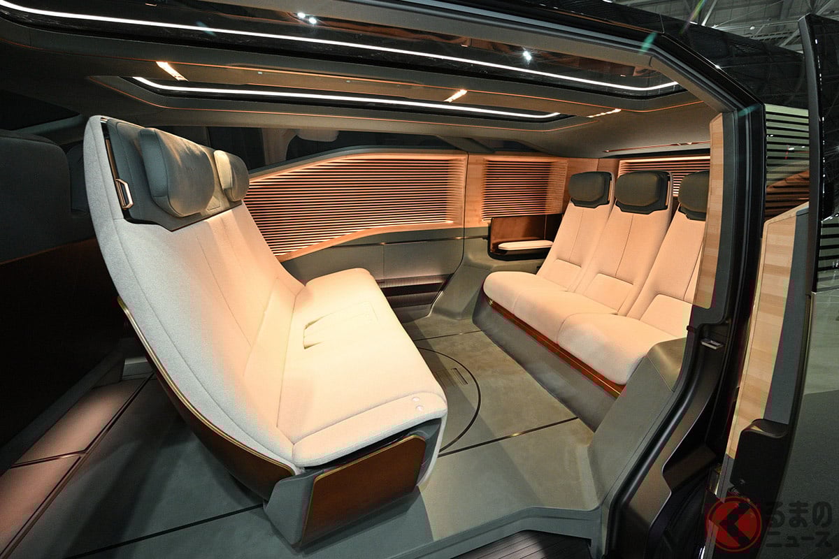 2列目シートが対面になる豪華内装がスゴイ!