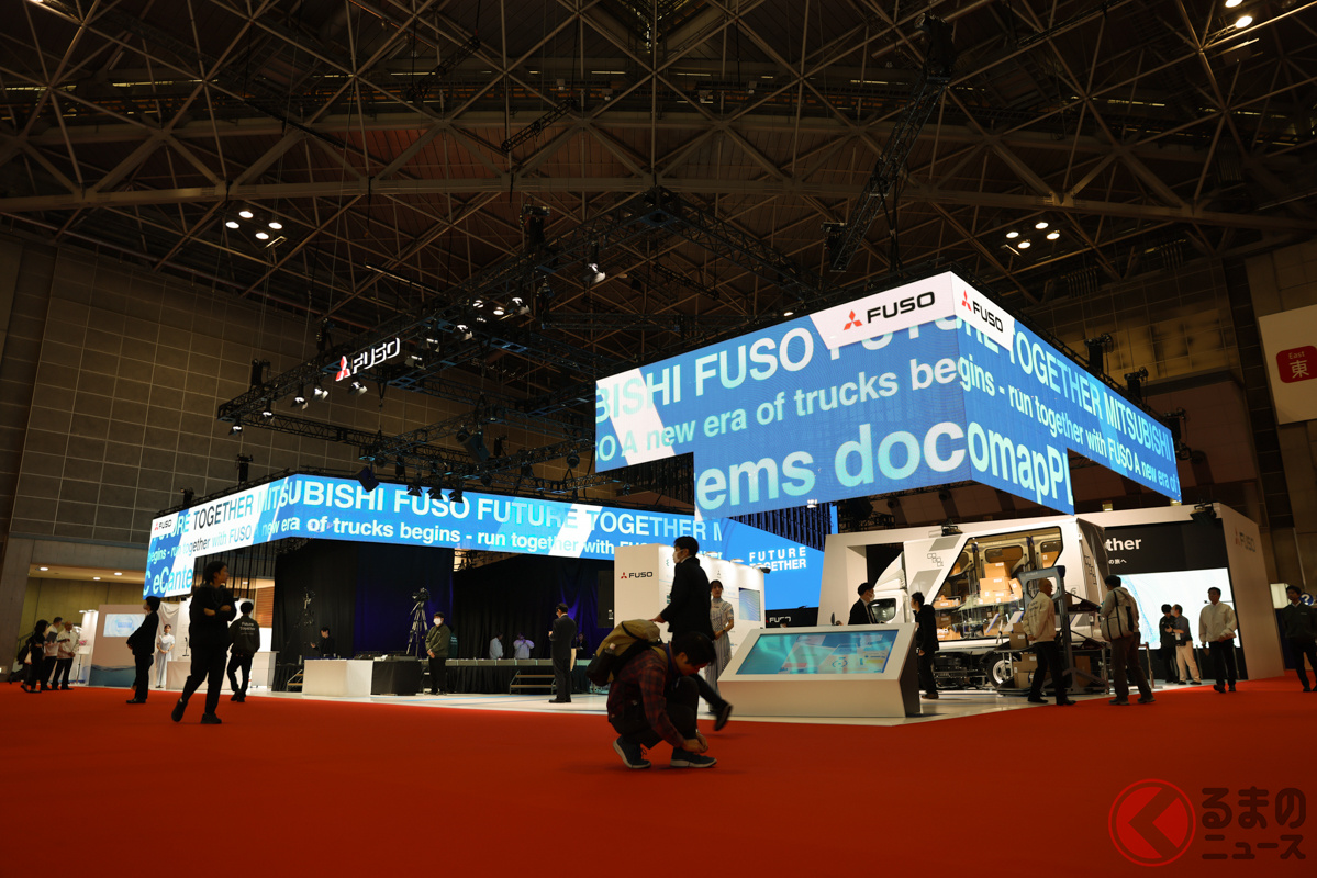 ジャパンモビリティショー2025「三菱ふそう」ブースの様子