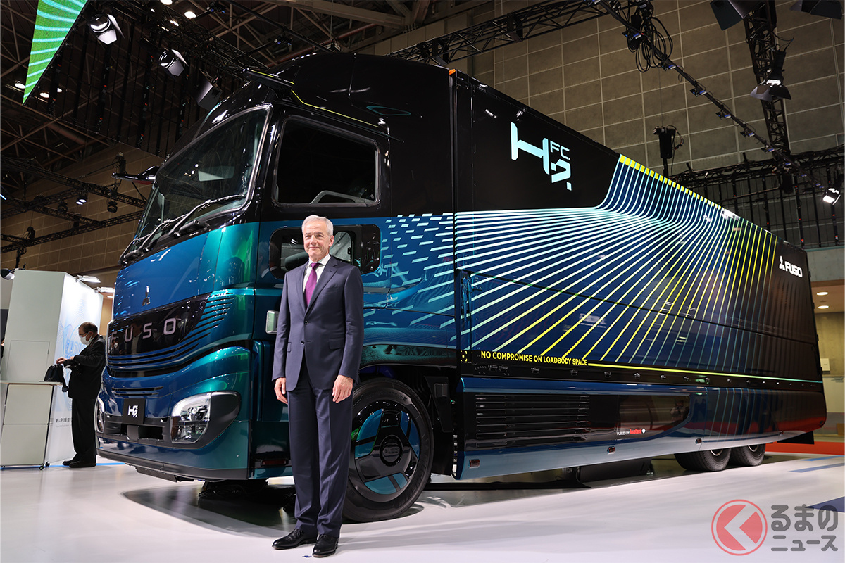 「ジャパンモビリティショー2025」で世界初公開された三菱ふそうの液体水素燃料電池車「H2FC」