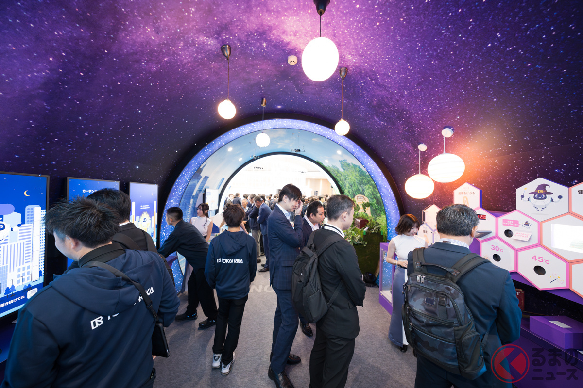 ジャパンモビリティショー2025の「東海理化」ブースは“宇宙”がモチーフ