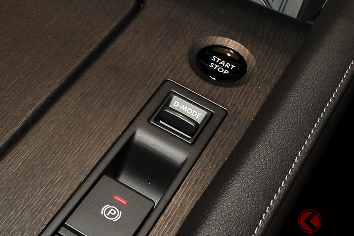 ドライブモードはセンターコンソールにあるスイッチで変更する