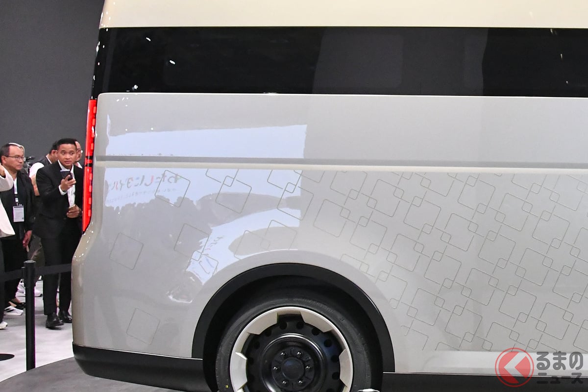 存在感スゴイ! ついに新型「ハイエース」まもなく登場か!?