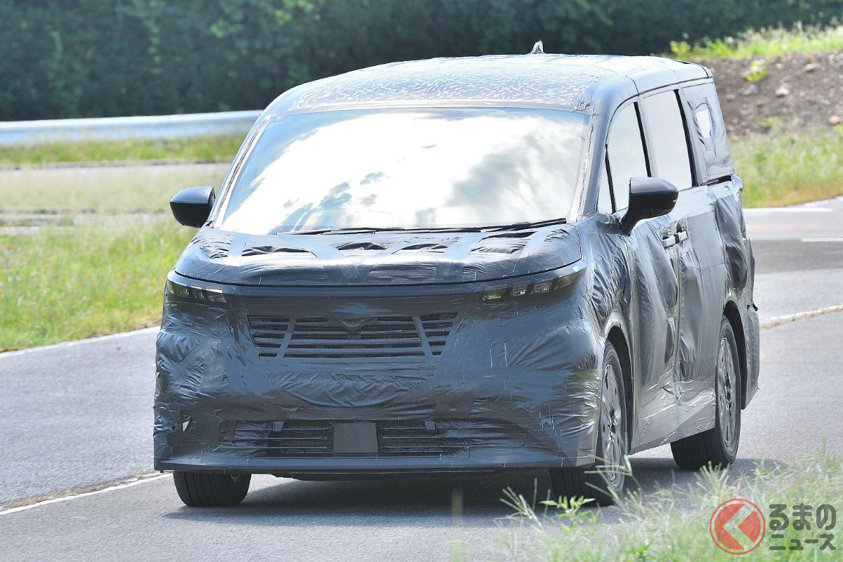 クローズのテストコースで開発中の新型エルグランドに先行試乗！