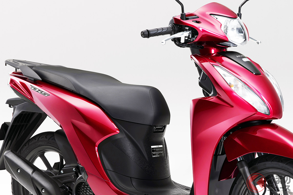 ホンダ新「ディオ110ライト」(キャンディラスターレッド)。ダイナミックなフロントマスクが特徴の“新基準原付”対応モデル