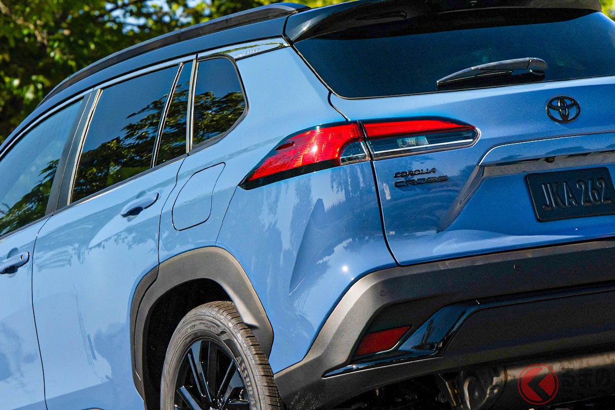 鮮烈なブルーもよく似合う!