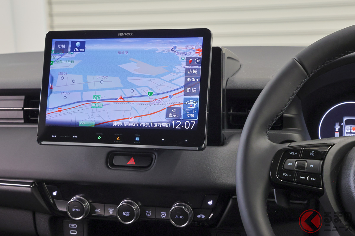 彩速ナビTYPE Mシリーズの最上位機「MDV-MX12F」(10V型フローティングモデル)の装着イメージ