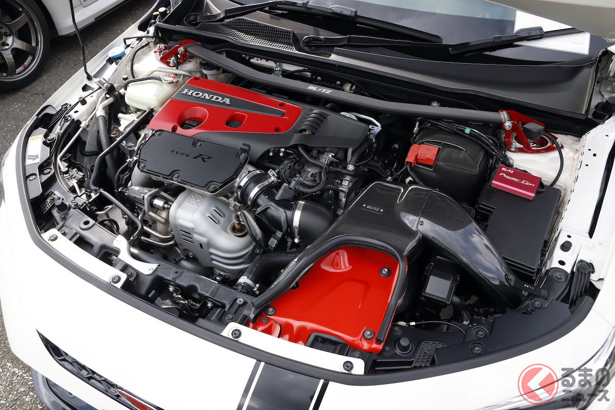 BLITZが展示していたシビックタイプRのエンジンルーム