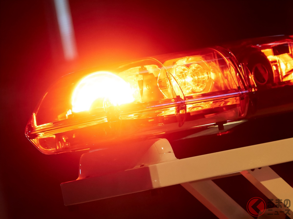 除緊急車輛外,其他車輛禁止開啟紅色警示燈! (圖片僅供參考,mapo/PIXTA)