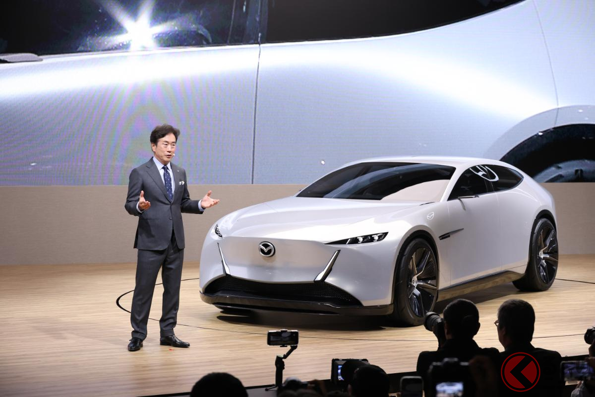 各社自動車メーカーの代表が「ワクワクする未来」を語った（画像はマツダの毛籠 勝弘CEO）
