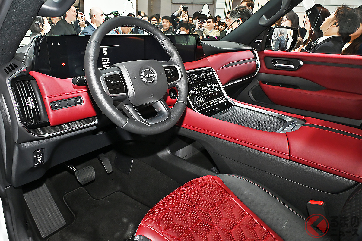 豪華さと先進性を兼ね備えた独自インテリアにも注目!