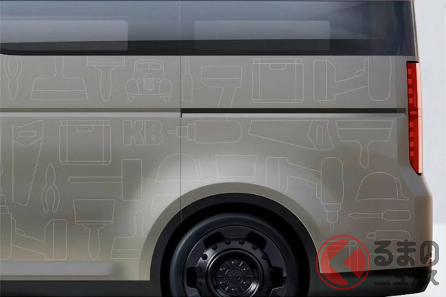 トヨタ新「ハイエース」世界初公開に大反響！「ついに新型来るか」と