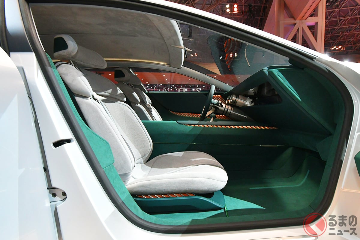 馬自達很少採用綠色內飾,這很酷!