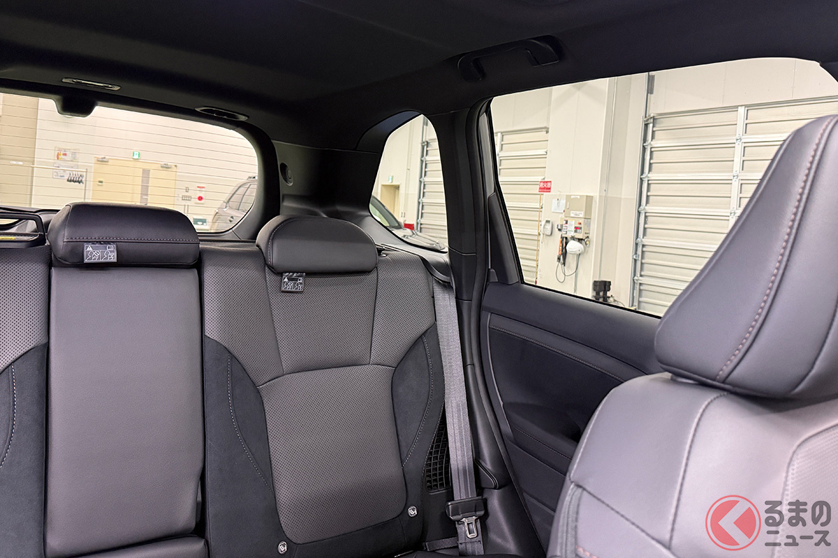 車線変更や合流時に目視確認がしやすいように後席後ろのガラスエリアが広く取られている