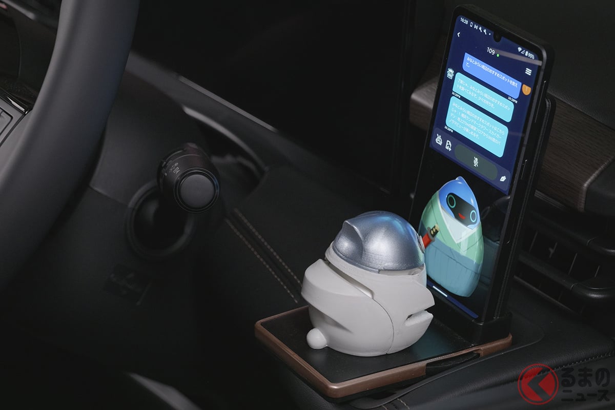 日産が「ジャパンモビリティショー2025」で発表した、生成AIを活用した車載エージェントシステム「AutoDJ」には「PIVO2」の「ロボティック・エージェント」の面影も!?