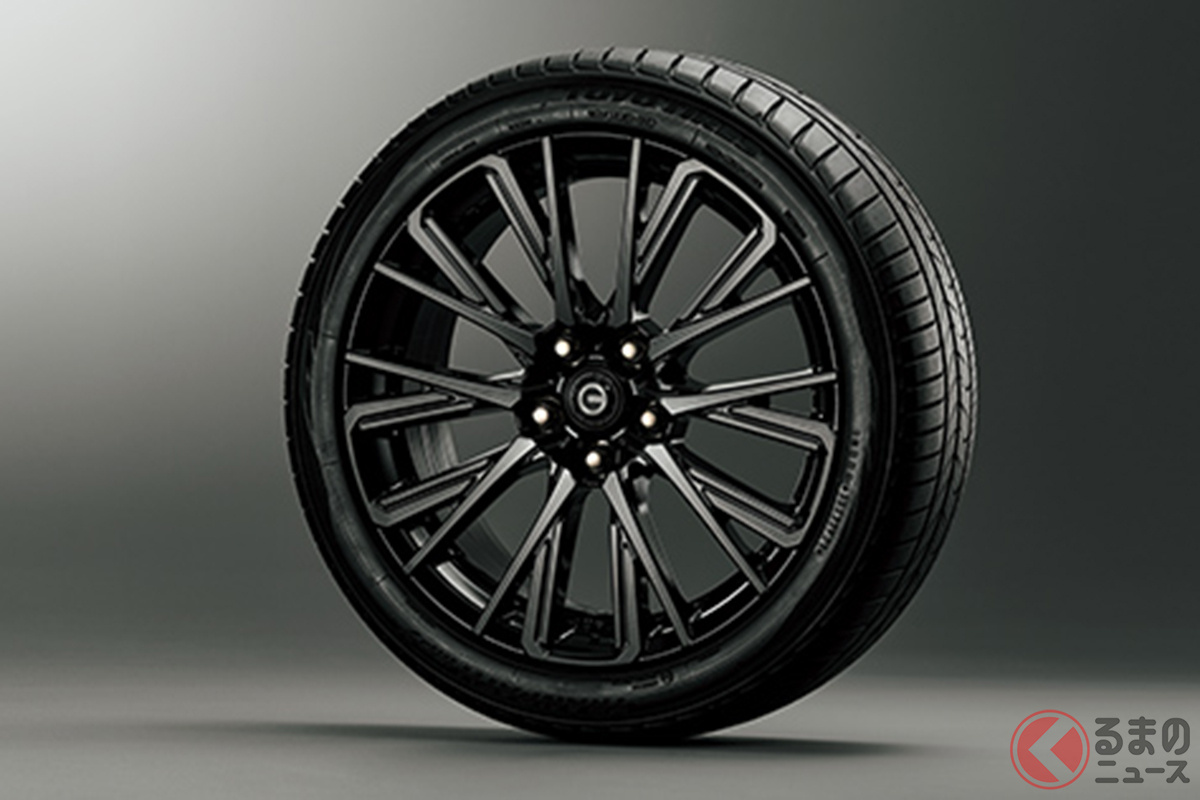 ブラックマイカ仕上げが精悍な「GR18インチアルミホイール＆タイヤセット」にも注目