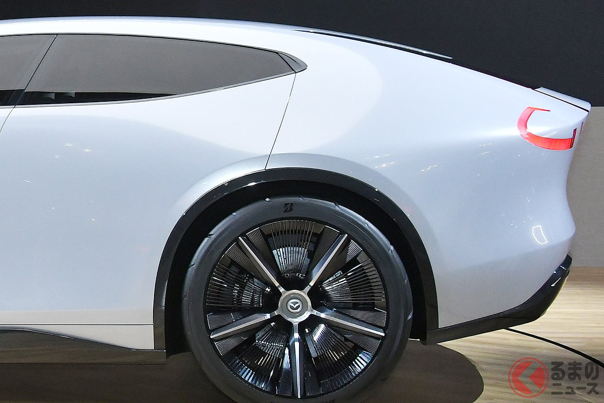 美しすぎるマツダの4ドアクーペコンセプト!